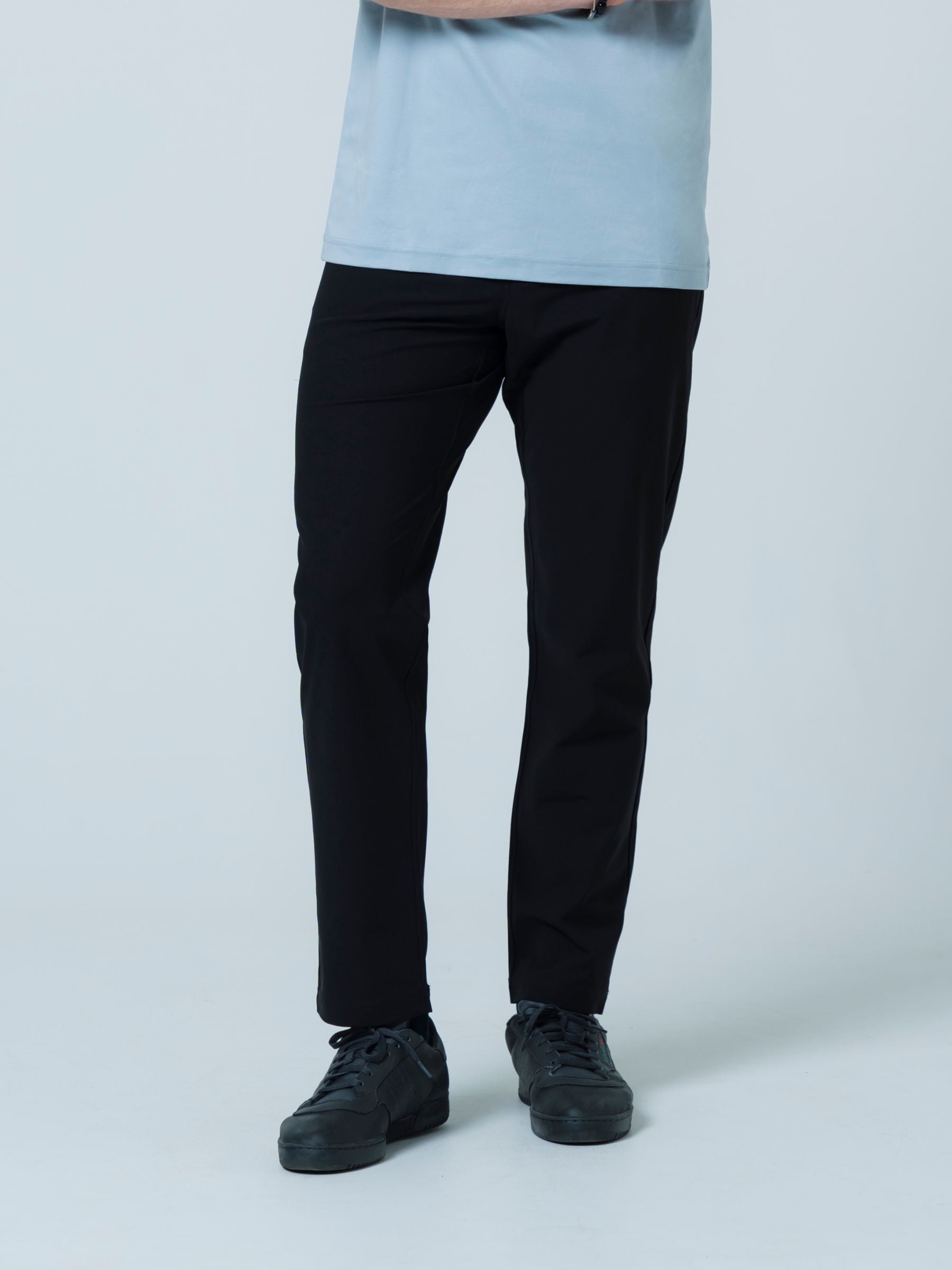 Versa Slim Fit 5 Pocket Pant \ Black